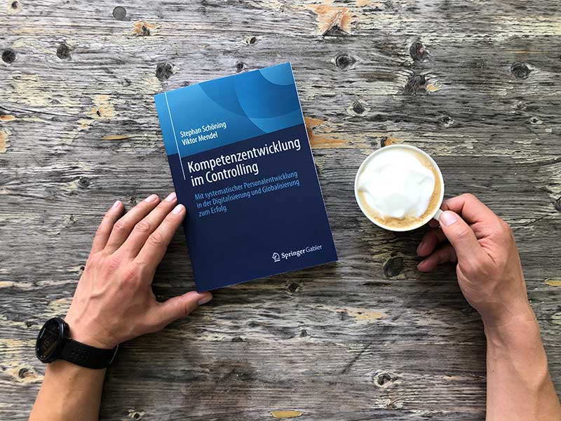 Buch Kompetenzentwicklung im Controlling von Stephan Sch&ouml;ning und Viktor Mendel